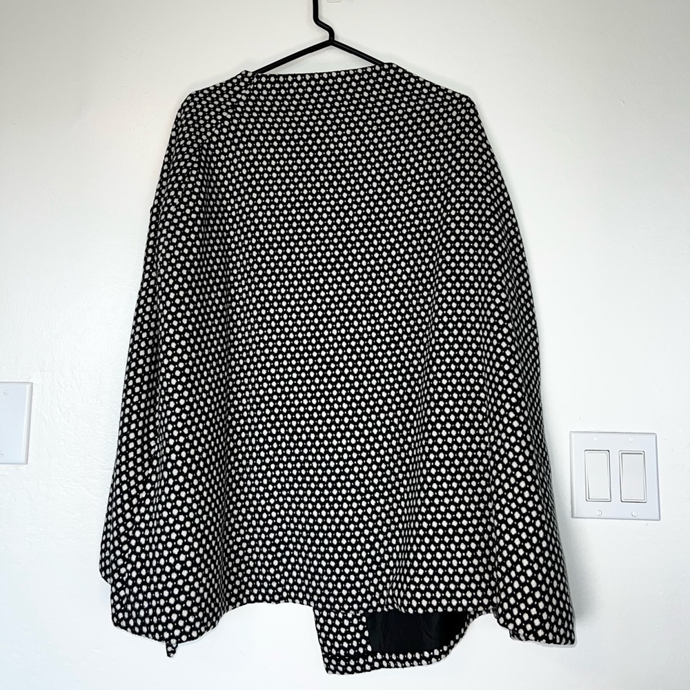 Poncho - Picture 3 of 6